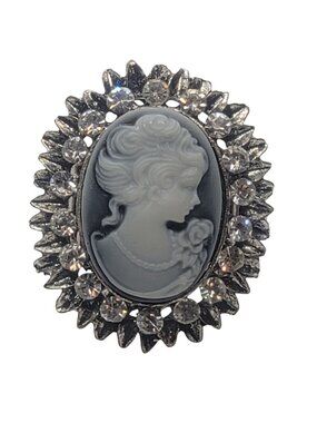 Silver-Tone Cameo Stretch Ring With Rhinestone Accents Oval Victorian Style